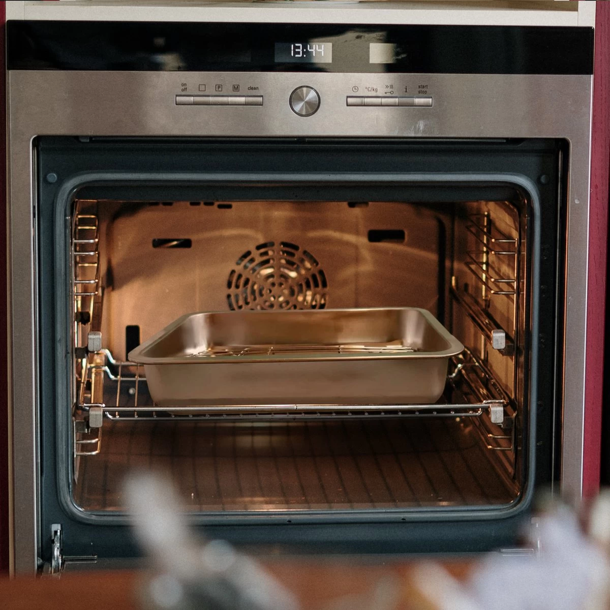 YUGN COMBI Set Braadslede Ovenschaal Combi Braadslee Oven Set - 2x Braadslede Met Rooster Voor Ovengerechten - 36x27x7CM En 40x30x7CM En Inclusief Bakkwast - Cadeau- Cadeautip - Afbeelding 7