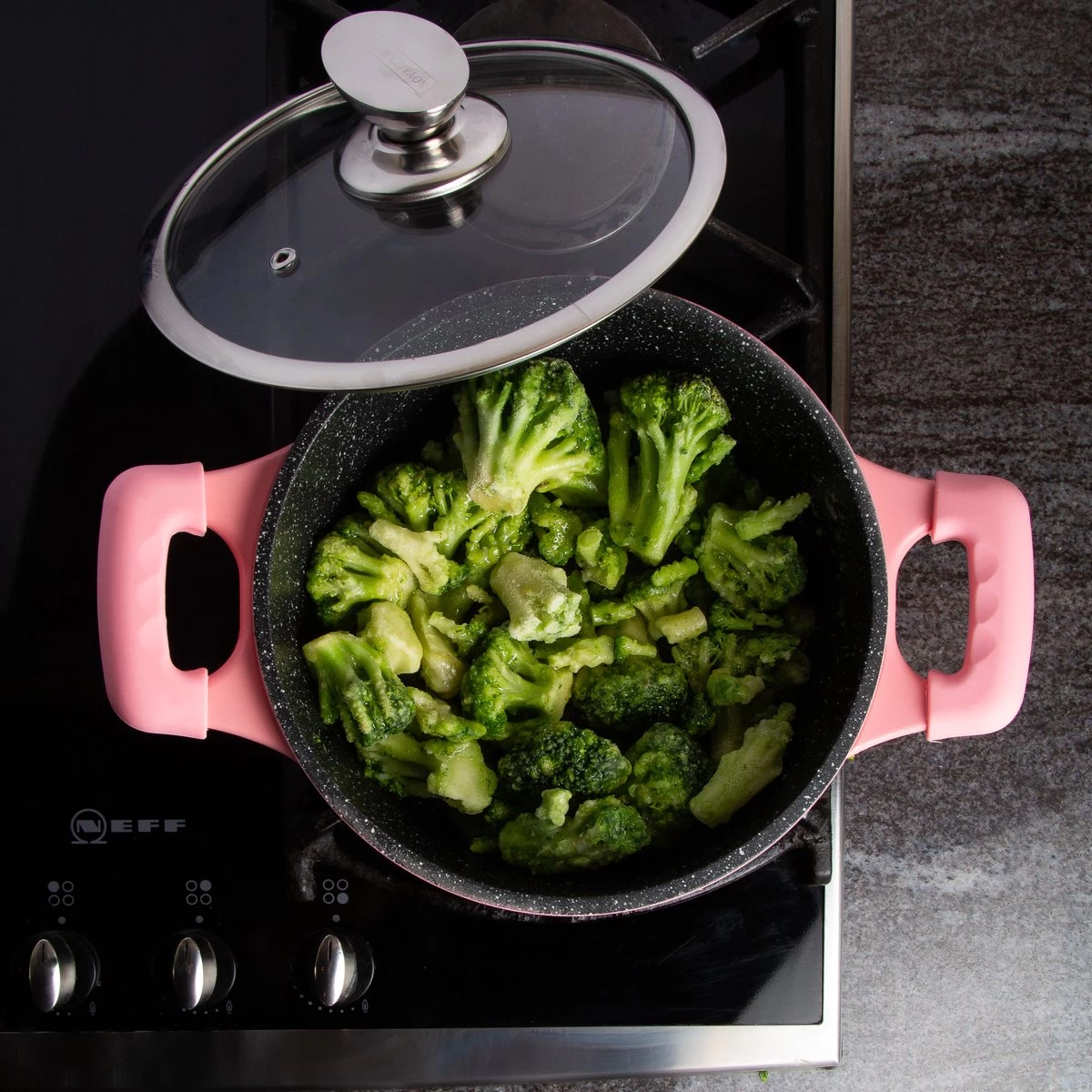 Royalty Line Inductie Pannenset - Luxe 14-delige Pannenset Marmeren Coating - Pannen Met Afneembare Handvaten - Oven-Ready - PFAS-Vrij - Voor Alle Warmtebronnen - Afneembare Koudgrepen - Antiaanbaklaag - Koekenpan Met Glazen Deksels - Roze - Afbeelding 9