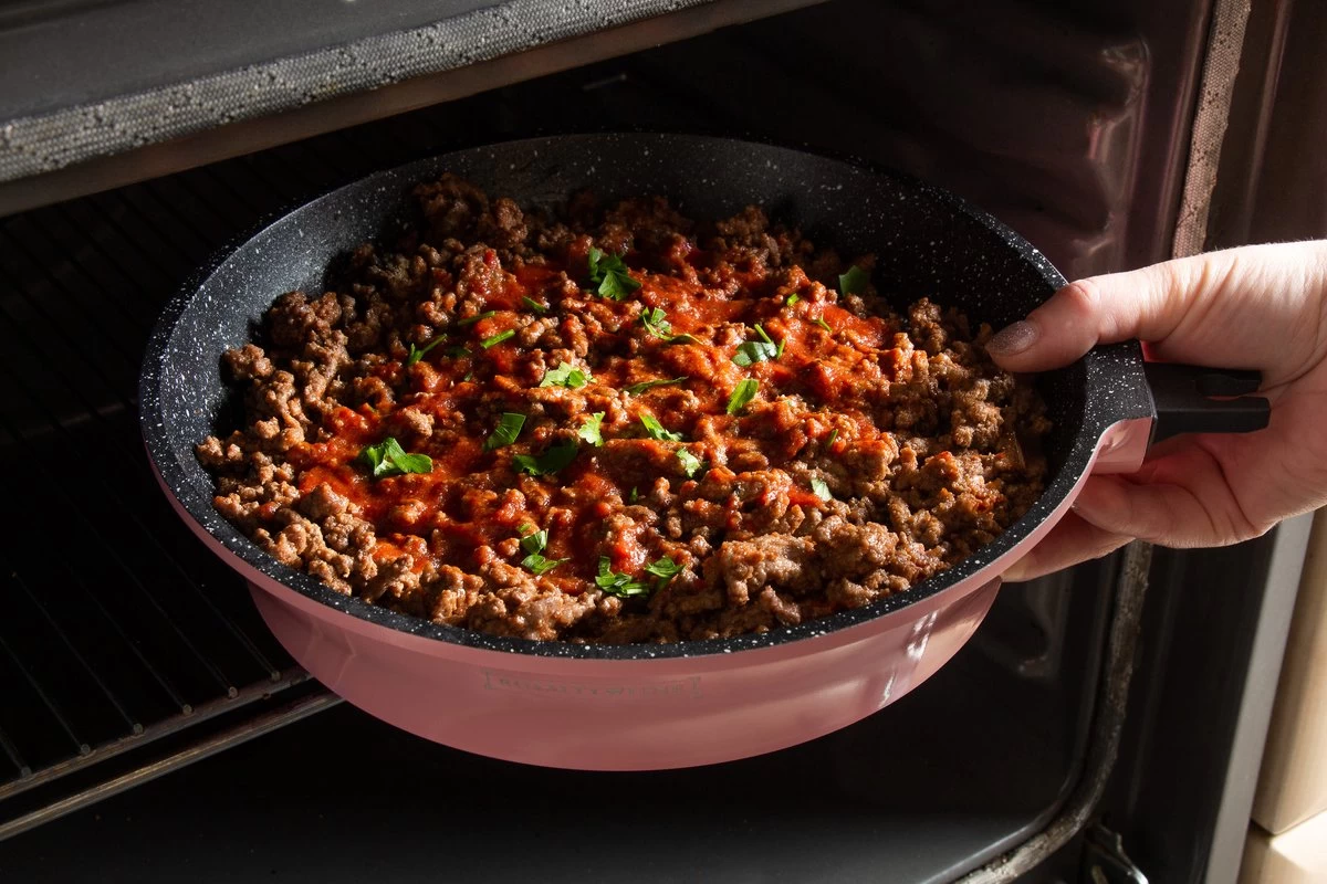 Royalty Line Inductie Pannenset - Luxe 14-delige Pannenset Marmeren Coating - Pannen Met Afneembare Handvaten - Oven-Ready - PFAS-Vrij - Voor Alle Warmtebronnen - Afneembare Koudgrepen - Antiaanbaklaag - Koekenpan Met Glazen Deksels - Roze - Afbeelding 4